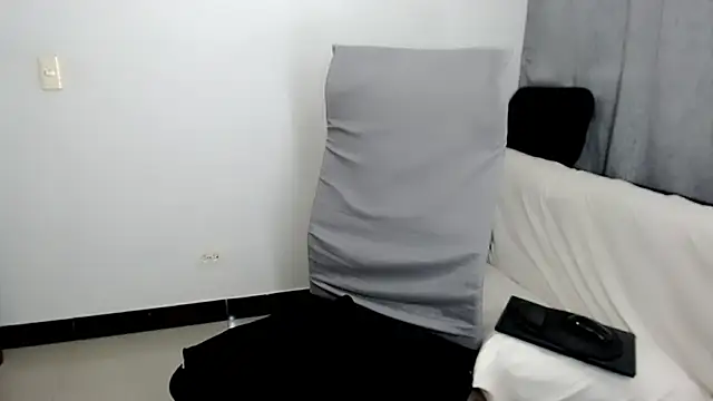 Laura-pervertのライブXXXチャット