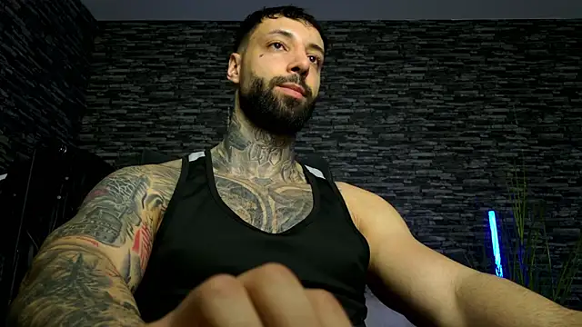 MasculineGuy99 élő XXX-chatje