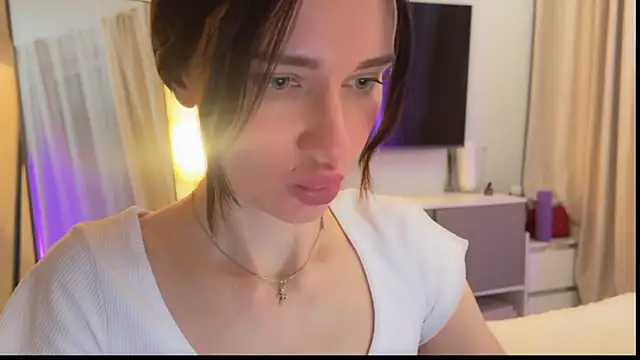 Nicolekira: διαδικτυακό σόου στην κάμερα