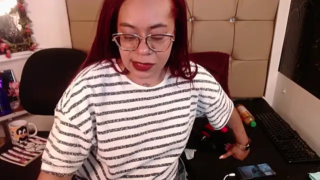 MIA__SPENCERn Webbikameraesitys