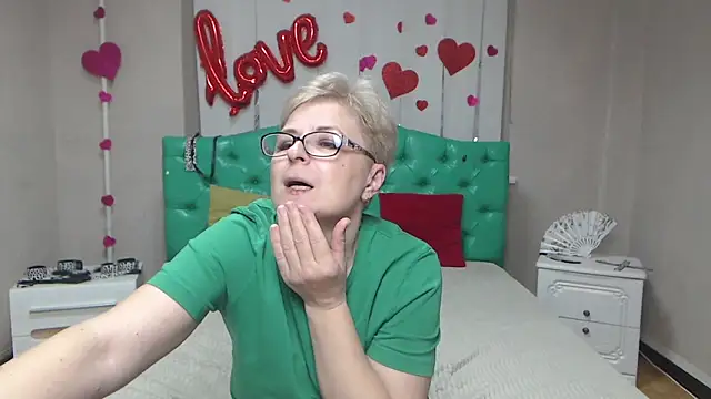 EmiliaGree Live XXX-chat