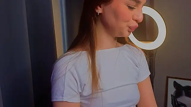 LauraHansil Chat XXX in diretta