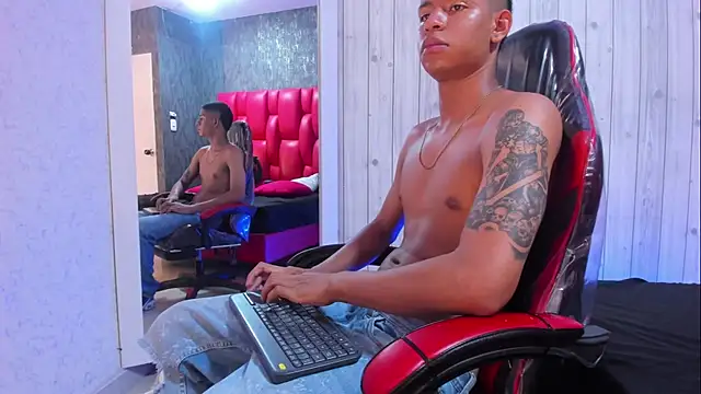 XXX chat uživo modela _erick_j