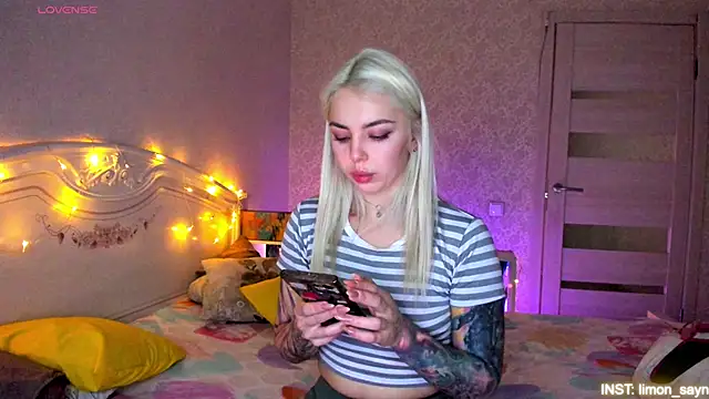 LillyMoure_ – Live XXX-chat