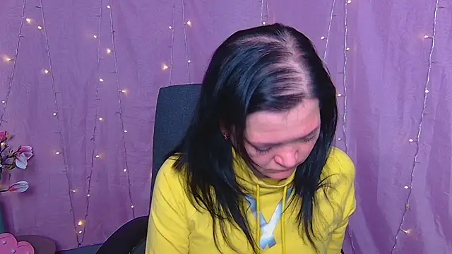 Show modela LauraFinn na web-kameri