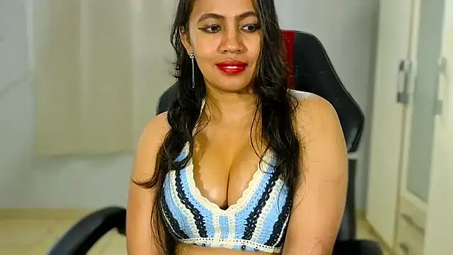 FannyXhot élő XXX-chatje