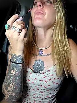 SheIsSomethingn Live XXX chat