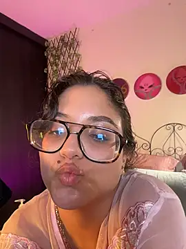 Avelyne Chat XXX in diretta