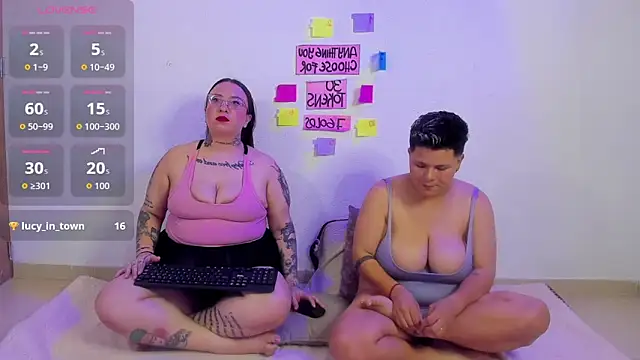 XXX chat uživo modela MiaYMolly