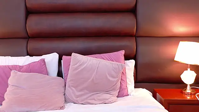 EllaEvanzz: онлайн-секс-чат