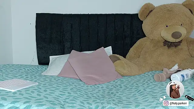 Chatroom XXX en direct de Natashaparker__