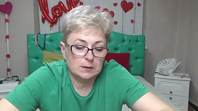 EmiliaGree's Live XXX Chat