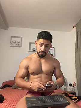 Ezzio_Scolaro Adlı Modelin Canlı XXX Sohbeti