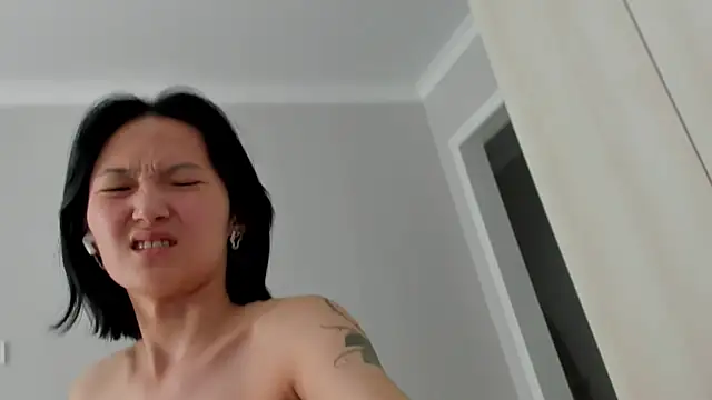 Chat +18 de ailey_chao ao vivo