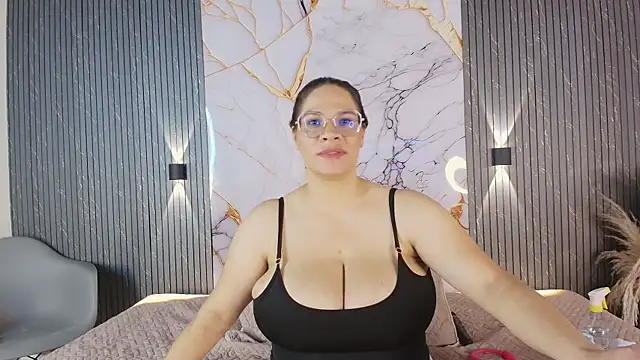 Webkamerová show big_tits_in_your_face