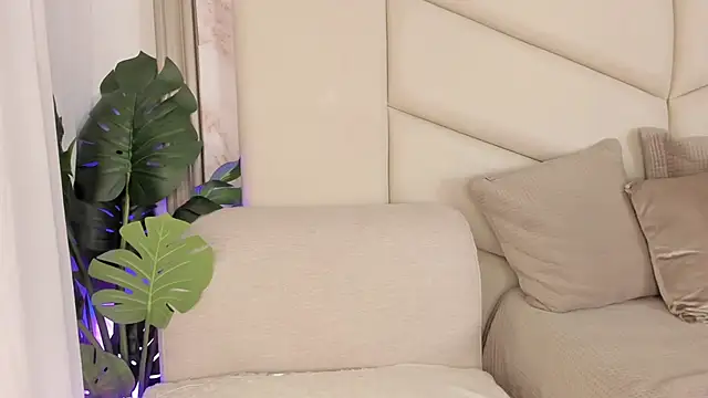 ValkyBes' Live XXX Chat