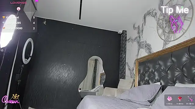 Živý XXX chat DalayMoore