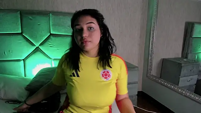 NaomySakura live XXX chat