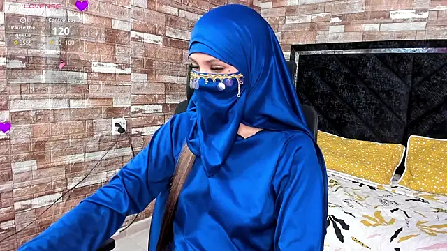 Pertunjukan Kamera Web Zully_Amin