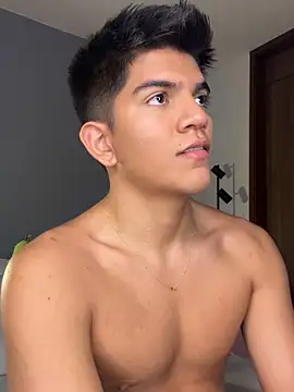 OnlySantty élő XXX-chatje