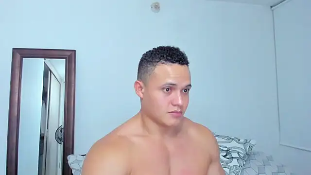 KingLevi01 élő XXX-chatje