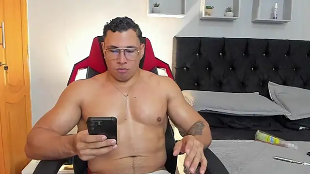 Chat XXX en directo de tyler_hank01