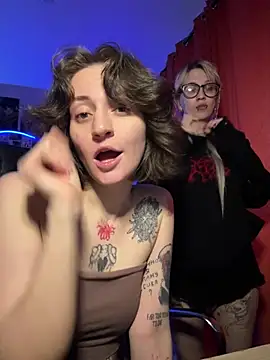 XXX chat uživo modela Dooubletroublee