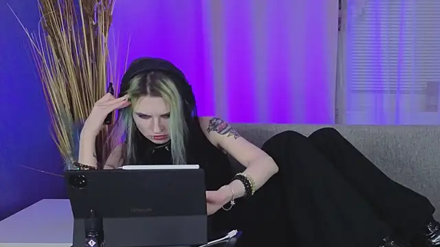 ToxicKittyy: онлайн-секс-чат