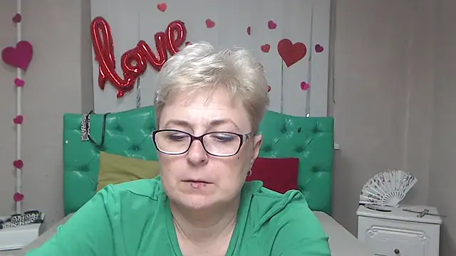 EmiliaGree Chat XXX live