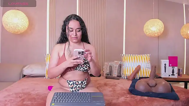 sabrina_shark_ Adlı Modelin Canlı XXX Sohbeti