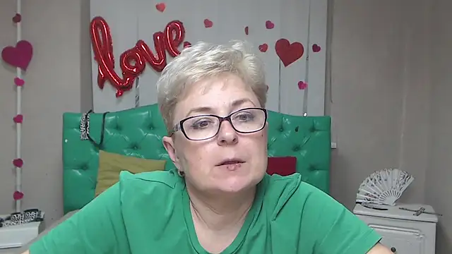 EmiliaGree – Live XXX-chat