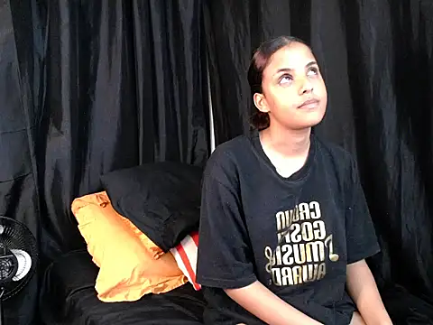 Pokazy przed kamerką – indianmaxine07