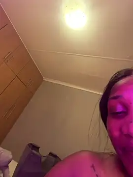 AddictiveMassiveBooty's Webcam Show