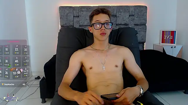 Pokazy przed kamerką – skinny_bigcock02