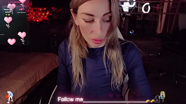 Онлайн чат XXX AnnieGOld_