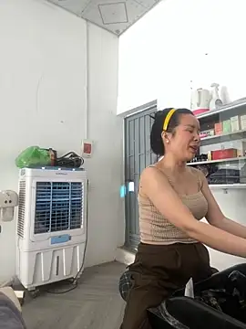 Ivy_Trix2's Live XXX Chat