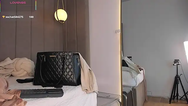 Elise_Diamond Chat XXX in diretta