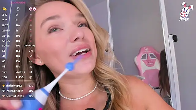 Chatroom XXX en direct de VirginChloe