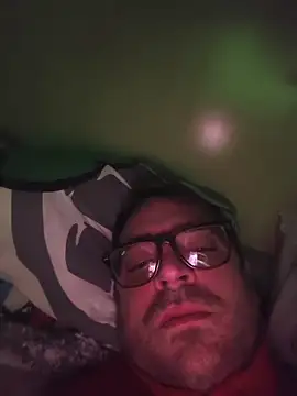 Aleee69 Show in webcam