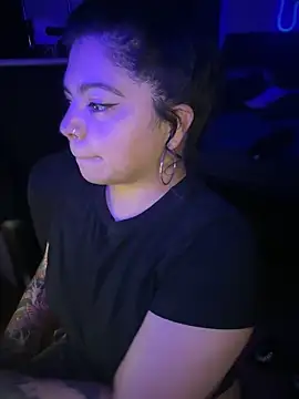 kimmiakiss22 Adlı Modelin Canlı XXX Sohbeti