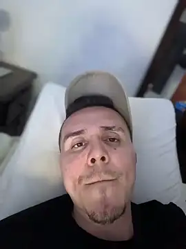 adam-rivera 即時 XXX 聊天