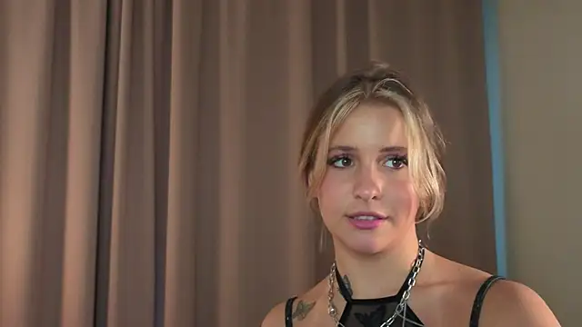 LoveSeekins Adlı Modelin Canlı XXX Sohbeti