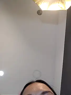 Danni_shy élő XXX-chatje