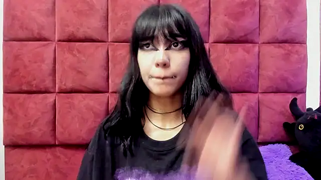 DAKOTALUCIFENA élő XXX-chatje