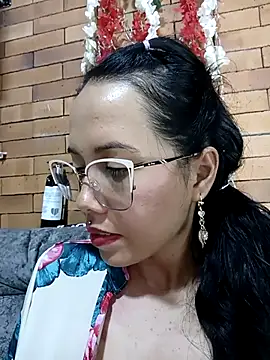 Chatroom XXX en direct de MiaForever1