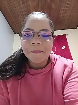 ROUSSE_SINCLAIR Adlı Modelin Canlı XXX Sohbeti