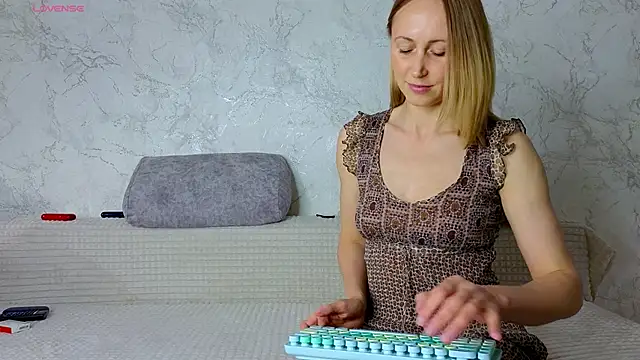 XXX chat uživo modela Helen198705