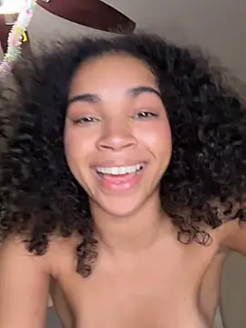 Kiki_hammyy: διαδικτυακό σόου στην κάμερα