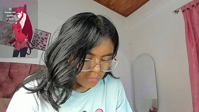 luna_velveth Adlı Modelin Canlı XXX Sohbeti