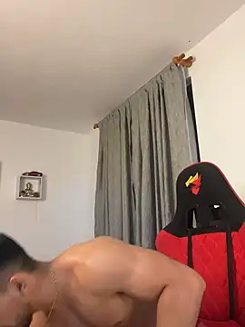 Ezzio_Scolaro's Live XXX Chat